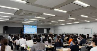 8月30日（日）河合塾 大阪校文化講演会「音楽博士やさかいドクターやねん」
お招きいただきまして、ありがとうございました✨
普段なかなか経験することのない “塾” という場での講演でしたが、とても熱心なみなさまにお話できて最高でした！たくさんのいい質問をいただいて嬉しかったです！

#河合塾 
#drcapital 
#ドクターキャピタル